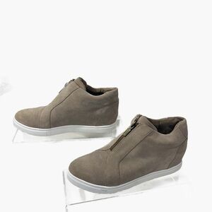 Blondo Glenda Tan Suede Wedge Waterproof Sneakers Womens size 10 Chic Comfort